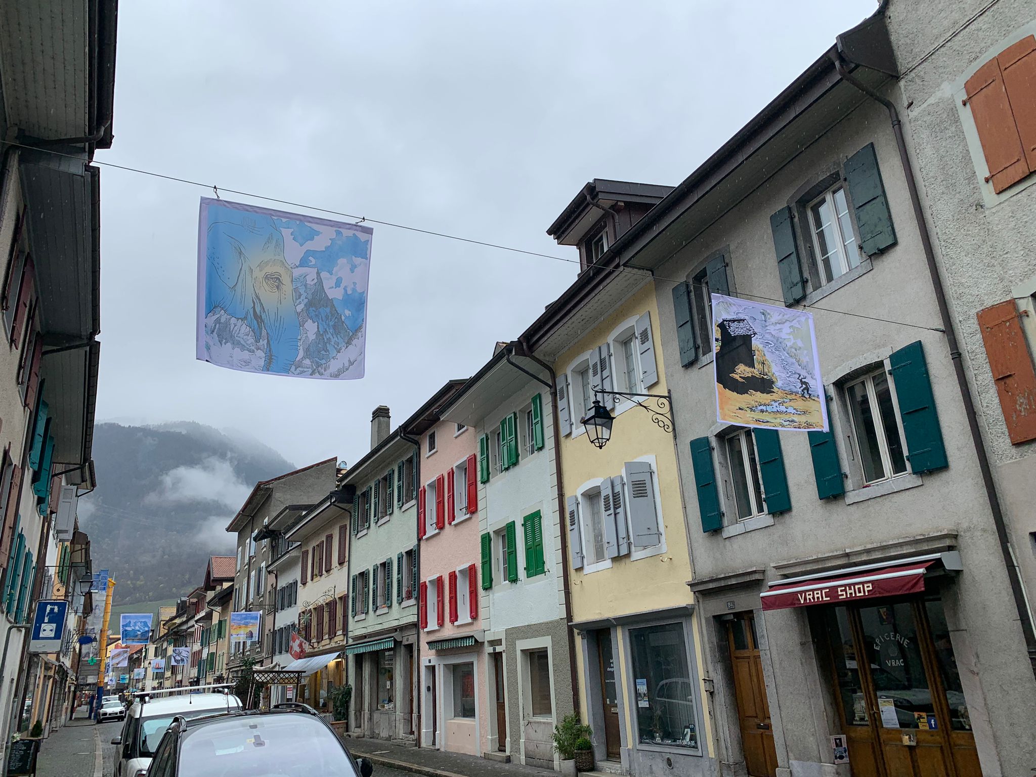 Villeneuve: des dessins d'artistes pour remplacer les armoiries de la Grande Rue